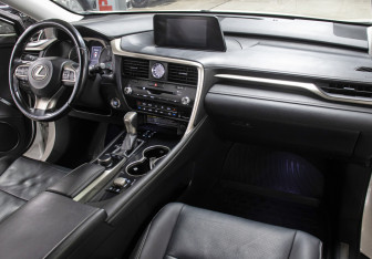 Подержанный автомобиль Lexus RX 2017 года (11 фото)