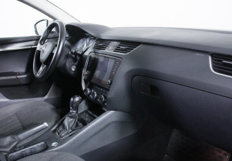 Подержанный автомобиль Skoda Octavia Wagon 2019 года (6 фото)