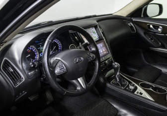 Подержанный автомобиль Infiniti Q50 2017 года (11 фото)