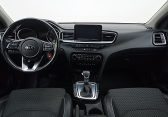 Подержанный автомобиль Kia Ceed Hatchback 2018 года (12 фото)