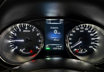 Подержанный автомобиль Nissan Qashqai 2014 года (13 фото)