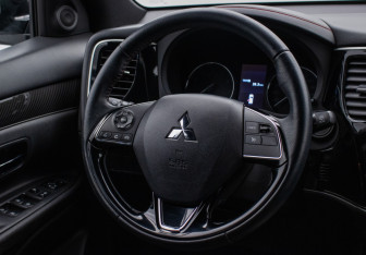 Подержанный автомобиль Mitsubishi Outlander 2021 года (15 фото)