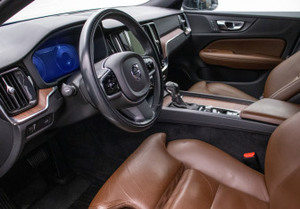 Подержанный автомобиль Volvo S60 2020 года (10 фото)