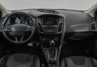 Подержанный автомобиль Ford Focus Hatchback 2016 года (13 фото)