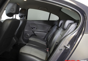 Подержанный автомобиль Renault Fluence 2012 года (10 фото)