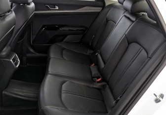 Подержанный автомобиль Kia K5 2021 года (18 фото)