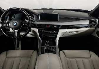 Подержанный автомобиль BMW X5 2018 года (12 фото)