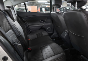 Подержанный автомобиль Renault Fluence 2014 года (11 фото)