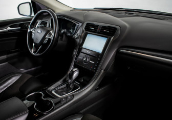 Подержанный автомобиль Ford Mondeo Sedan 2015 года (10 фото)