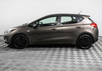 Подержанный автомобиль Kia Ceed Hatchback 2012 года (8 фото)