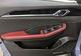 Подержанный автомобиль Geely Coolray 2024 года (11 фото)