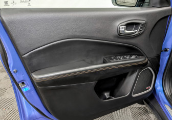 Подержанный автомобиль Jeep Compass 2018 года (19 фото)