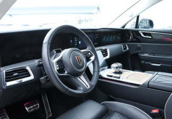 Подержанный автомобиль Hongqi E-HS9 2021 года (13 фото)