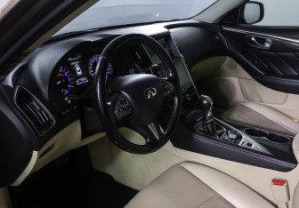 Подержанный автомобиль Infiniti Q50 2014 года (15 фото)