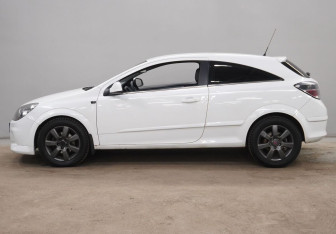 Подержанный автомобиль Opel Astra Hatchback 2010 года (8 фото)