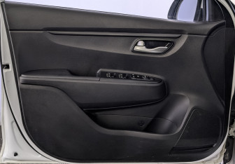Подержанный автомобиль Kia Rio Hatchback 2019 года (19 фото)