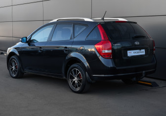 Подержанный автомобиль Kia Ceed Wagon 2010 года (3 фото)