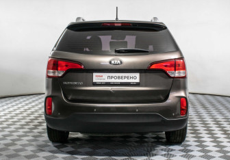 Подержанный автомобиль Kia Sorento 2013 года (6 фото)