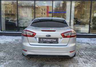 Подержанный автомобиль Ford Mondeo Sedan 2014 года (7 фото)