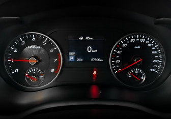 Подержанный автомобиль Kia Stinger 2019 года (13 фото)