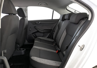 Подержанный автомобиль Skoda Rapid Liftback 2021 года (18 фото)