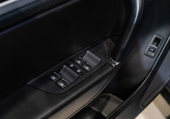 Подержанный автомобиль Volkswagen Touareg 2016 года (11 фото)