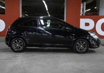 Подержанный автомобиль Opel Corsa 2011 года (4 фото)