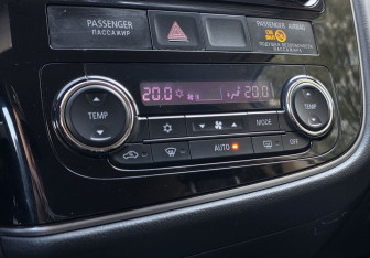 Подержанный автомобиль Mitsubishi Outlander 2013 года (14 фото)