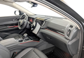 Подержанный автомобиль Hongqi HS3 2024 года (11 фото)