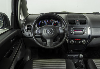 Подержанный автомобиль Suzuki SX4 Hatchback 2011 года (11 фото)
