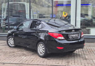 Подержанный автомобиль Hyundai Solaris Sedan 2012 года (6 фото)