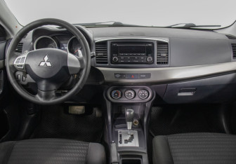 Подержанный автомобиль Mitsubishi Lancer Sedan 2012 года (13 фото)