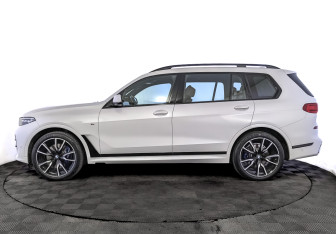 Подержанный автомобиль BMW X7 2020 года (8 фото)