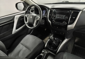 Подержанный автомобиль Mitsubishi Pajero Sport 2020 года (10 фото)