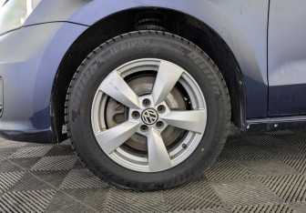 Подержанный автомобиль Volkswagen Polo Sedan 2017 года (18 фото)