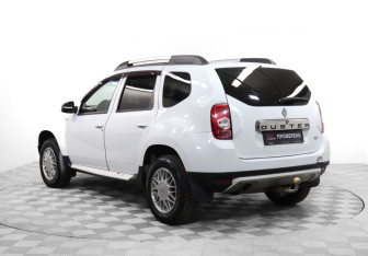 Подержанный автомобиль Renault Duster 2014 года (7 фото)