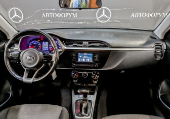 Подержанный автомобиль Kia Rio Hatchback 2021 года (13 фото)