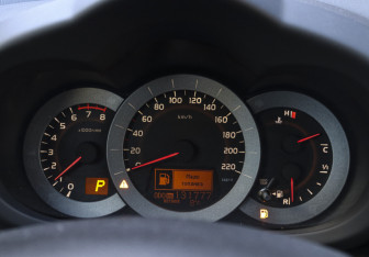 Подержанный автомобиль Toyota RAV4 2010 года (25 фото)