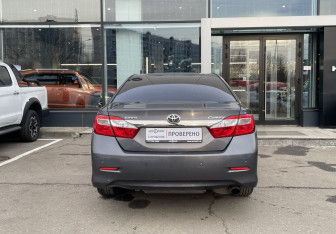 Подержанный автомобиль Toyota Camry Sedan 2012 года (6 фото)
