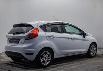 Подержанный автомобиль Ford Fiesta Hatchback 2016 года (5 фото)