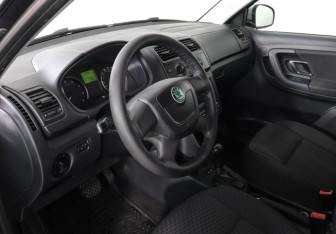 Подержанный автомобиль Skoda Fabia Hatchback 2011 года (5 фото)