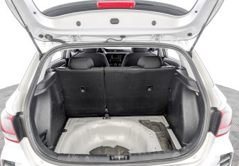 Подержанный автомобиль Kia Rio Hatchback 2021 года (10 фото)