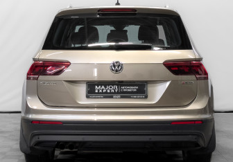Подержанный автомобиль Volkswagen Tiguan 2020 года (6 фото)