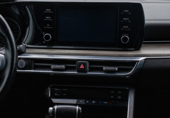 Подержанный автомобиль Kia K5 2021 года (14 фото)