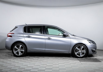 Подержанный автомобиль Peugeot 308 Hatchback 2014 года (4 фото)