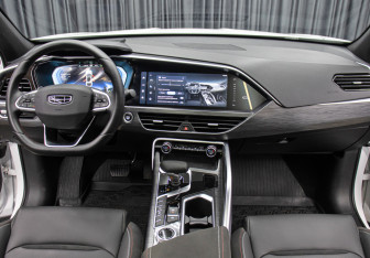 Подержанный автомобиль Geely Tugella 2023 года (14 фото)