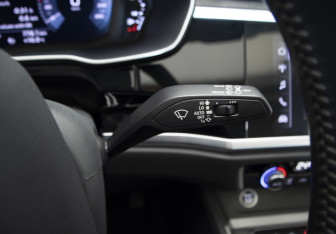 Подержанный автомобиль Audi Q3 2021 года (17 фото)