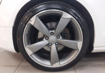 Подержанный автомобиль Audi A5 Coupe 2010 года (9 фото)