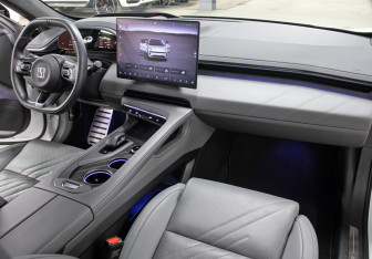 Подержанный автомобиль Zeekr 001 2024 года (11 фото)