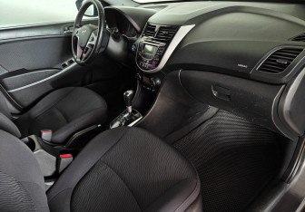 Подержанный автомобиль Hyundai Solaris Sedan 2012 года (11 фото)